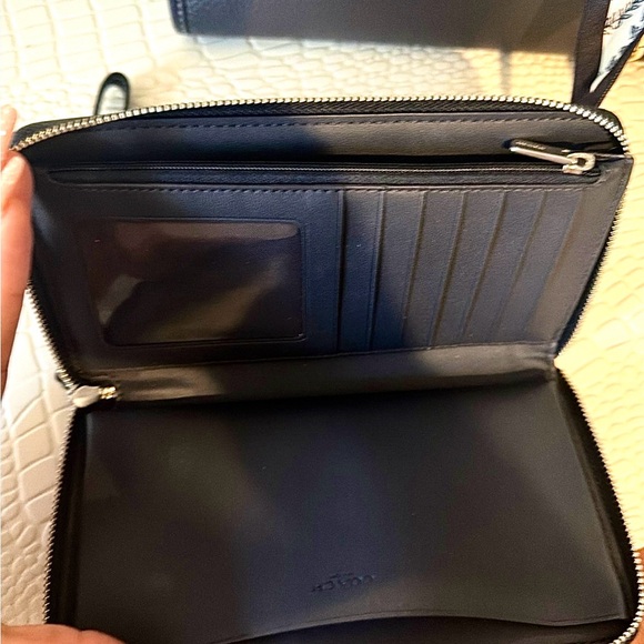 Elegant Coach Navy Blue Dempsey Signature Satchel and Wallet Set - Picture 9 of 9